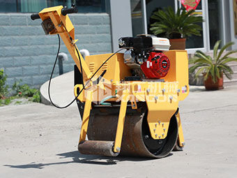 為什么別人家小型壓路機(jī)長(zhǎng)壽？秘訣在這里！